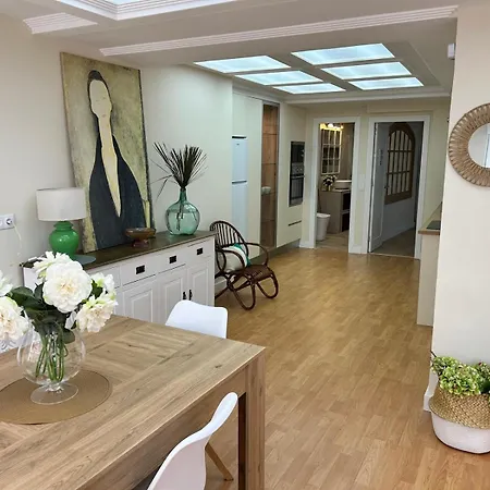 Calle Real Apartment *